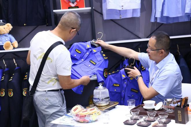 重庆凯凯服饰集团有限公司璀璨启幕2024OUE深圳职业装·团服展(图4)