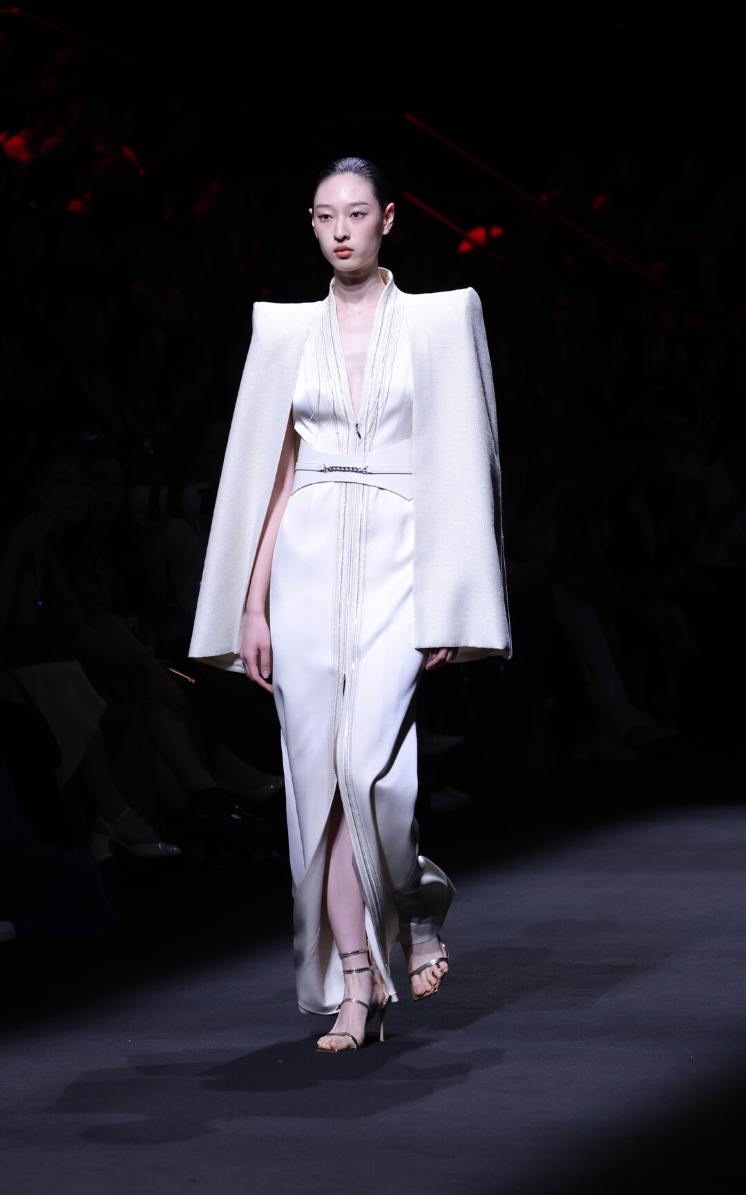 九游体育网站：2024春夏中国国际时装周开幕(图6)