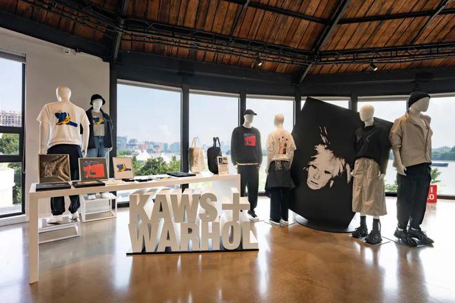 九游体育网站：还得是优衣库！抢先看2024秋冬系列新品感受优雅不过时的魅力！(图12)