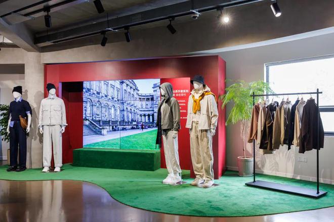 九游体育网站：还得是优衣库！抢先看2024秋冬系列新品感受优雅不过时的魅力！(图6)