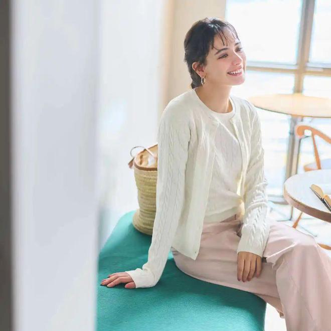 九游体育网站：还得是优衣库！抢先看2024秋冬系列新品感受优雅不过时的魅力！(图24)