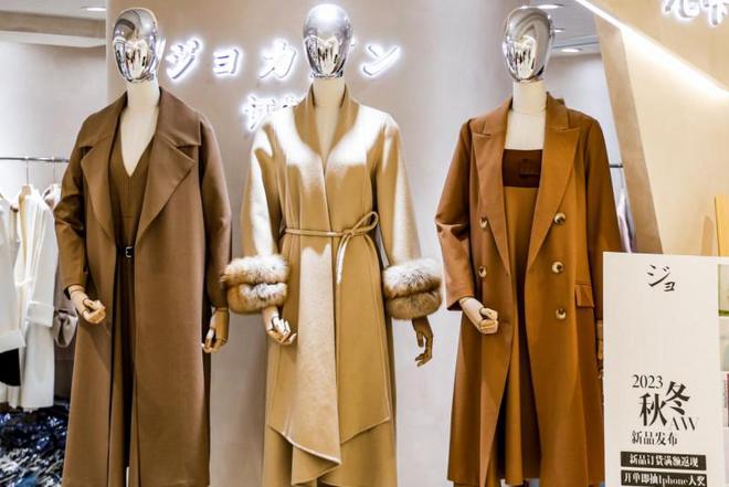 采购商的扫货圣地!8家品牌携新品亮相2024广州白马服装采购节(图2)