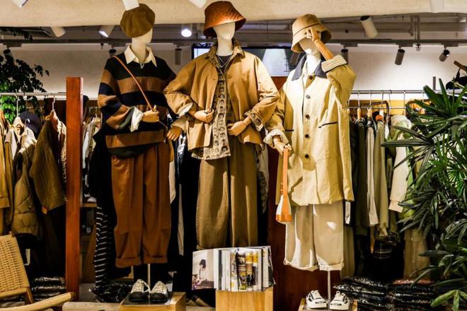 采购商的扫货圣地!8家品牌携新品亮相2024广州白马服装采购节(图1)