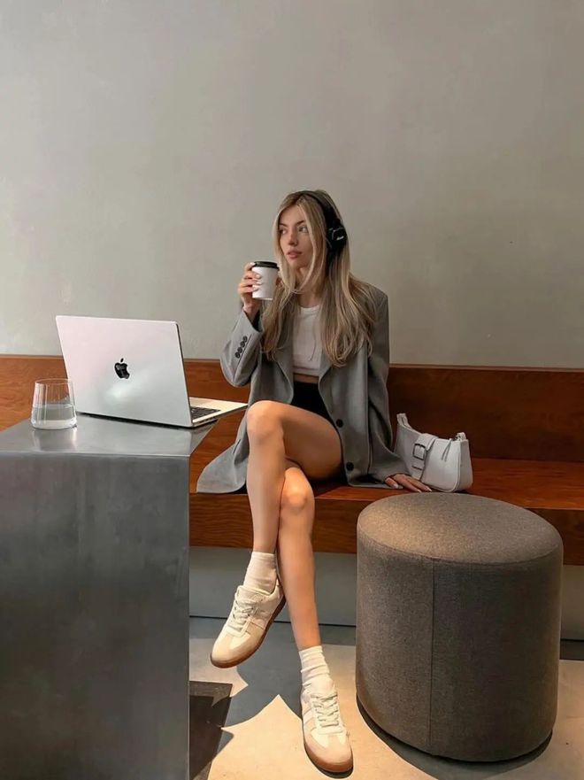 早秋外套千万别乱选！薄款西装外套是首选爱美的人早就穿上了(图3)