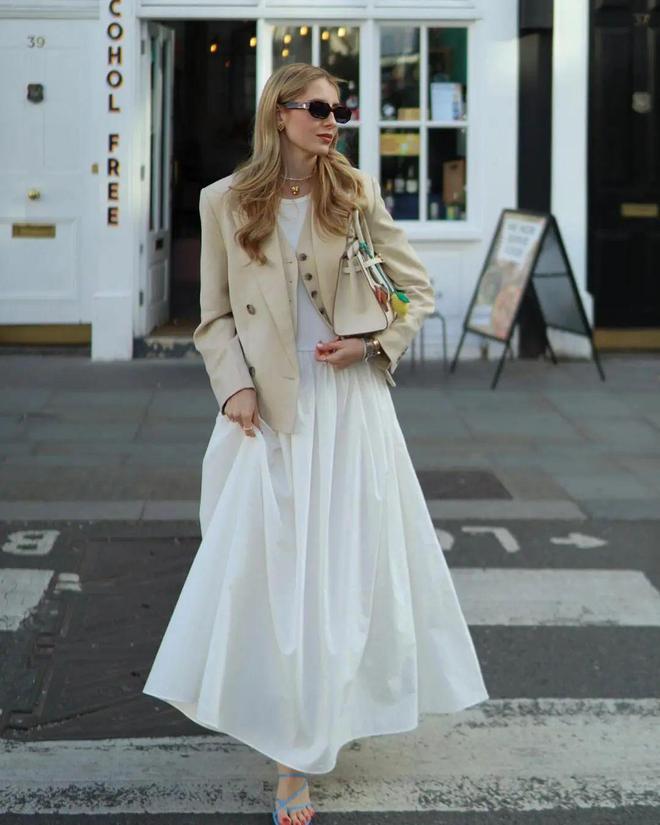 早秋外套千万别乱选！薄款西装外套是首选爱美的人早就穿上了(图5)