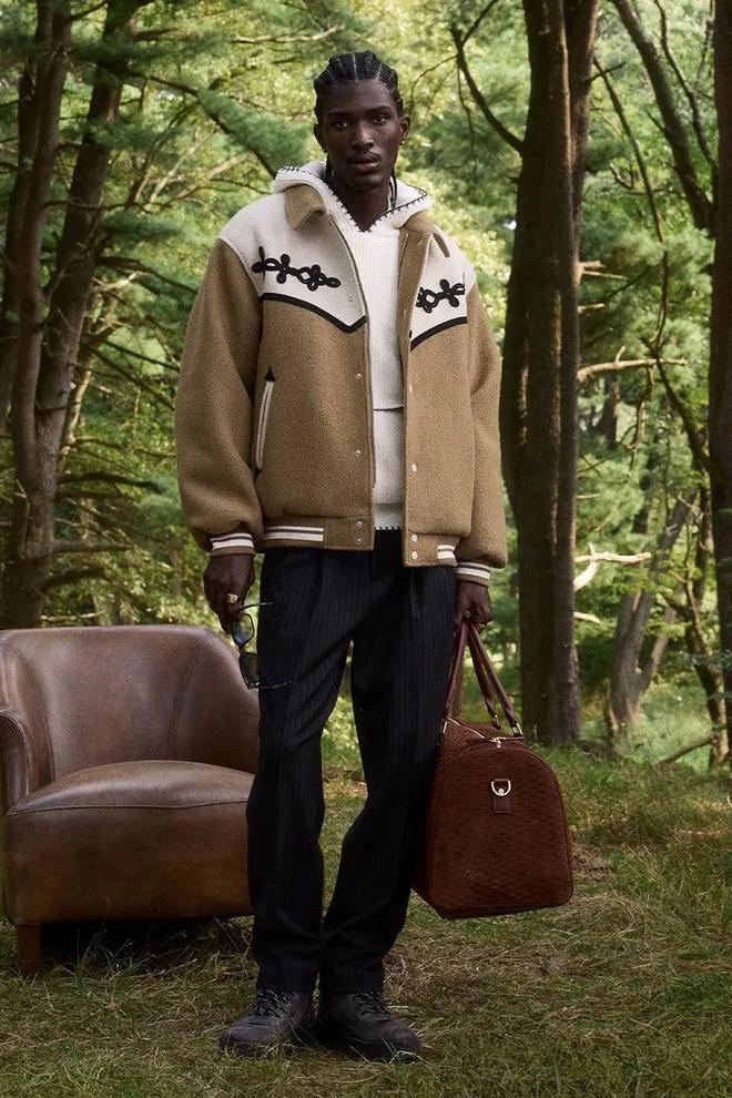 爹味100%！Lisa带货的「Kith」2024秋季型录大曝光今日开售！(图2)