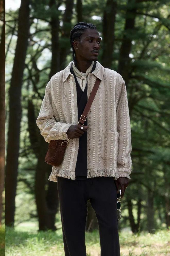 爹味100%！Lisa带货的「Kith」2024秋季型录大曝光今日开售！(图5)