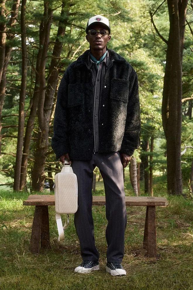 爹味100%！Lisa带货的「Kith」2024秋季型录大曝光今日开售！(图4)