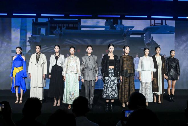 九游体育网站：2024广州白马服装采购节开幕了(图3)