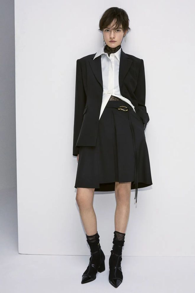 Adeam2024秋冬系列衬衫穿出层次(图3)