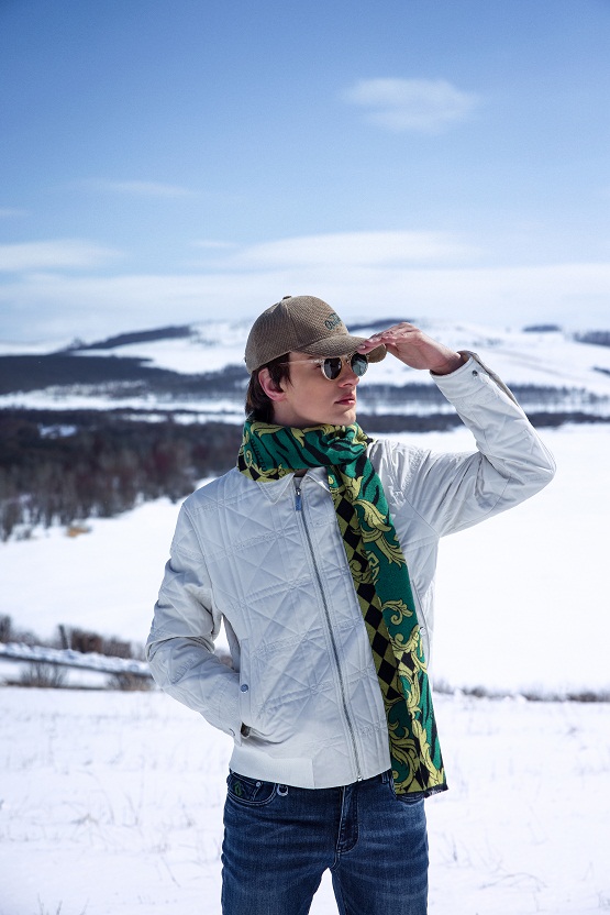 欧度2024秋冬新商务休闲系列大片上线诠释职场型男的高阶色彩搭法(图1)