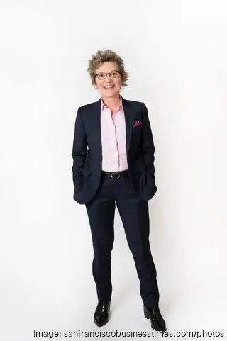 九游体育：女生穿西装怎么配口袋巾不咋眼？从旧金山联储主席的口袋巾说起(图11)