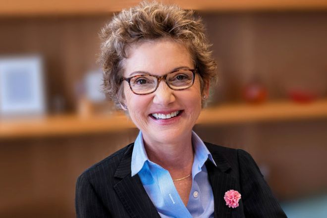 九游体育：女生穿西装怎么配口袋巾不咋眼？从旧金山联储主席的口袋巾说起(图15)