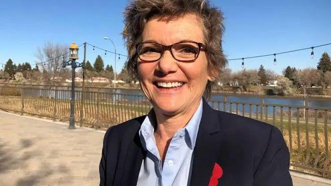 九游体育：女生穿西装怎么配口袋巾不咋眼？从旧金山联储主席的口袋巾说起(图19)