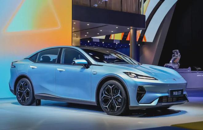 2024成都车展重磅新车——深蓝L07亮相超级黑科技来袭!(图1)