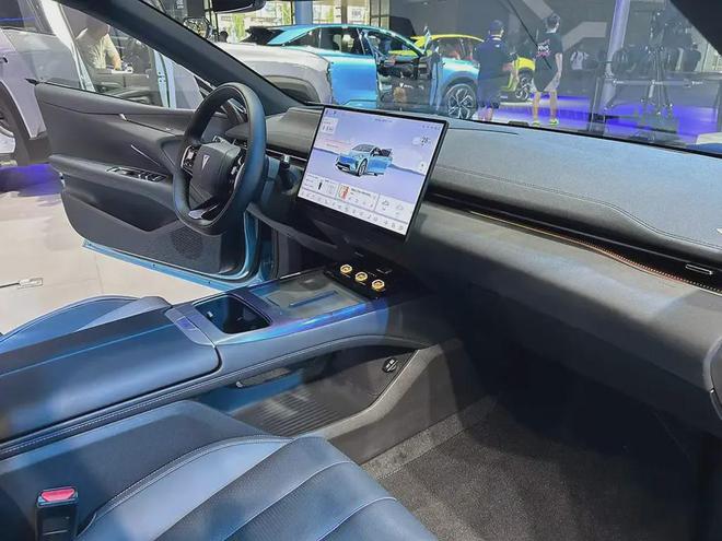 2024成都车展重磅新车——深蓝L07亮相超级黑科技来袭!(图3)