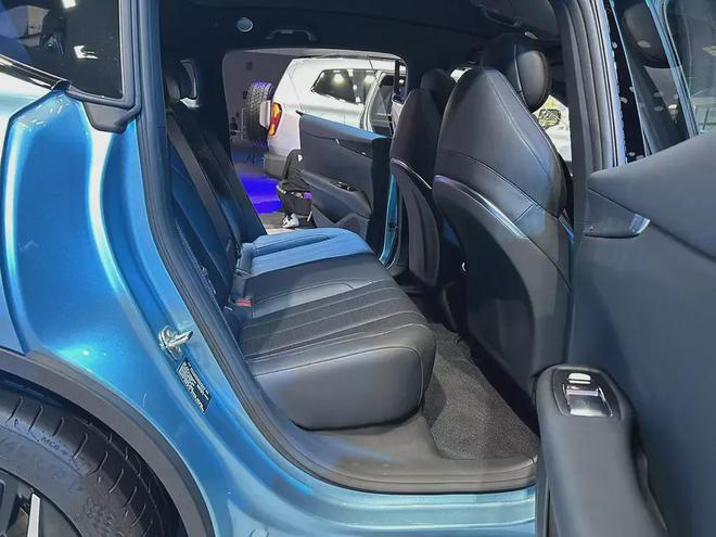 2024成都车展重磅新车——深蓝L07亮相超级黑科技来袭!(图4)