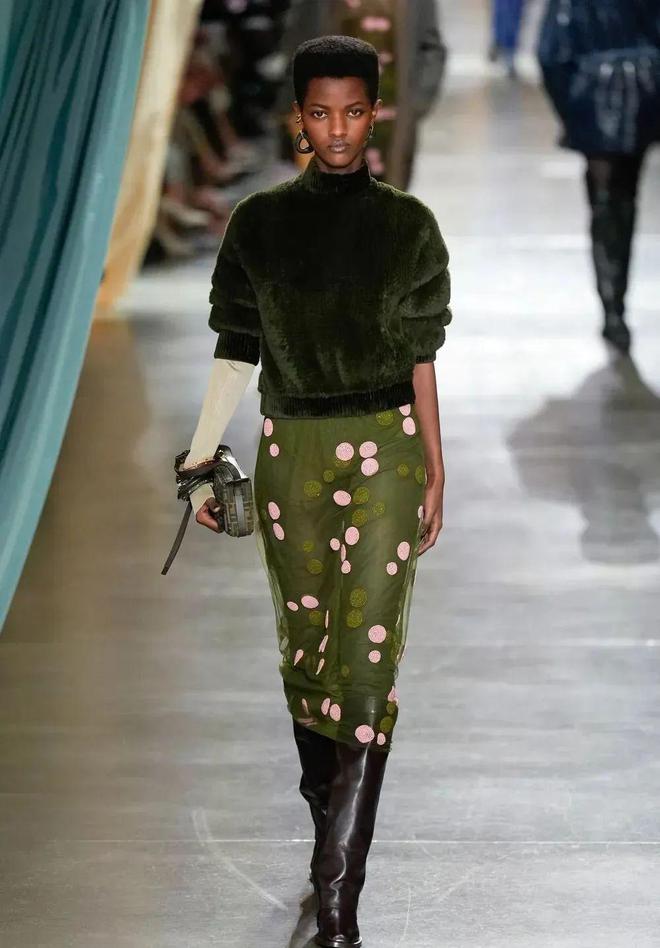 Fendi2024秋冬系列自然都市设计(图28)