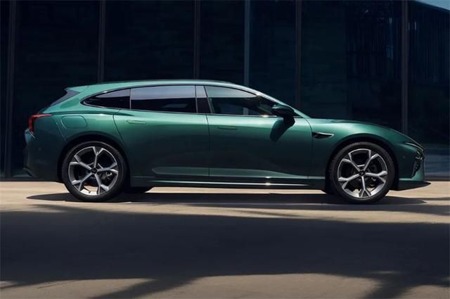 个性独特价格亲民西装暴徒哪吒S猎装版开始种草年轻人!(图1)