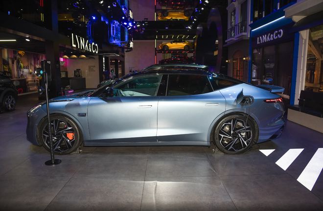 优惠后1968万起超5米的领克Z10西装暴徒纯电900V平台(图3)