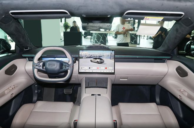 优惠后1968万起超5米的领克Z10西装暴徒纯电900V平台(图5)