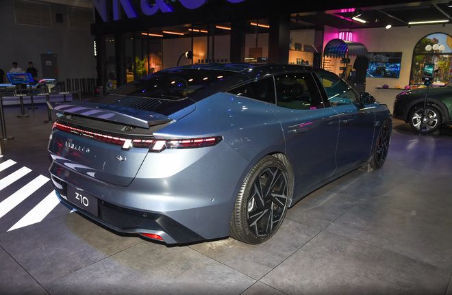 优惠后1968万起超5米的领克Z10西装暴徒纯电900V平台(图4)