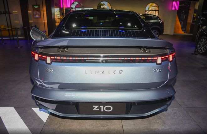 优惠后1968万起超5米的领克Z10西装暴徒纯电900V平台(图8)