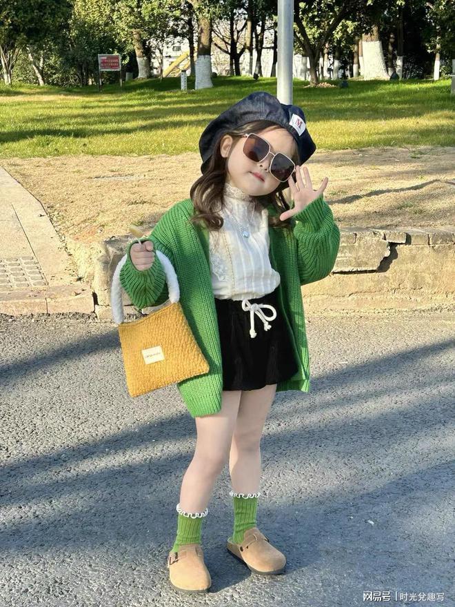 成都熠翊发服饰有限公司集合店童装2024年秋季闪耀童年你的童年(图1)