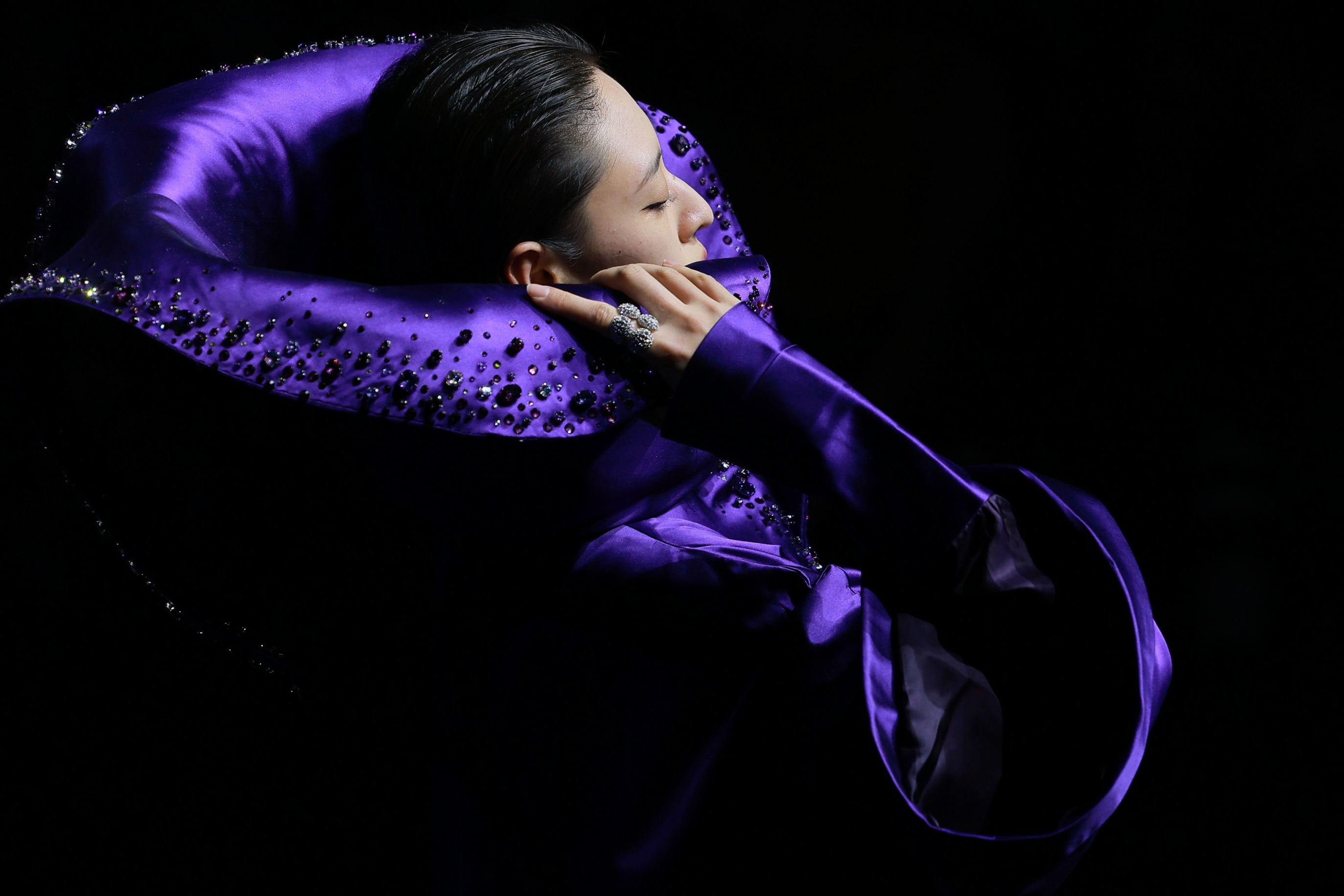 循光之旅绽耀璀璨丨施华洛世奇元素流行趋势发布：逐光而行悦赏未来时尚画卷(图3)