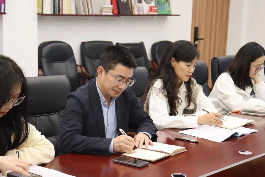 九游体育:服装与服饰设计专业2024级本科人才培养方案论证会顺利召开(图5)