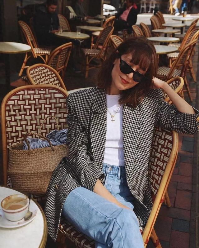 九游体育网站:2024早秋最火CP:西装+牛仔裤!果然会穿“西装”的女人都好高级(图1)