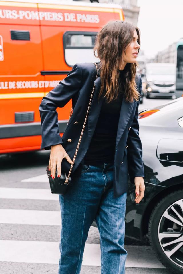 九游体育网站:2024早秋最火CP:西装+牛仔裤!果然会穿“西装”的女人都好高级(图4)