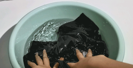 九游体育网站：T恤穿腻了？夏天想要进阶高级时髦精？2024夏天流行的“短袖西服”比T恤时髦比外套凉爽！(图30)