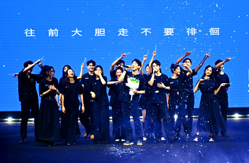 九游体育:北京服装学院时尚传播学院举行2024届本科毕业设计作品展演(图2)