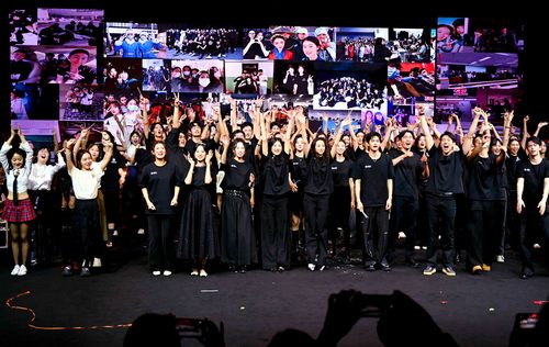 九游体育:北京服装学院时尚传播学院举行2024届本科毕业设计作品展演(图6)