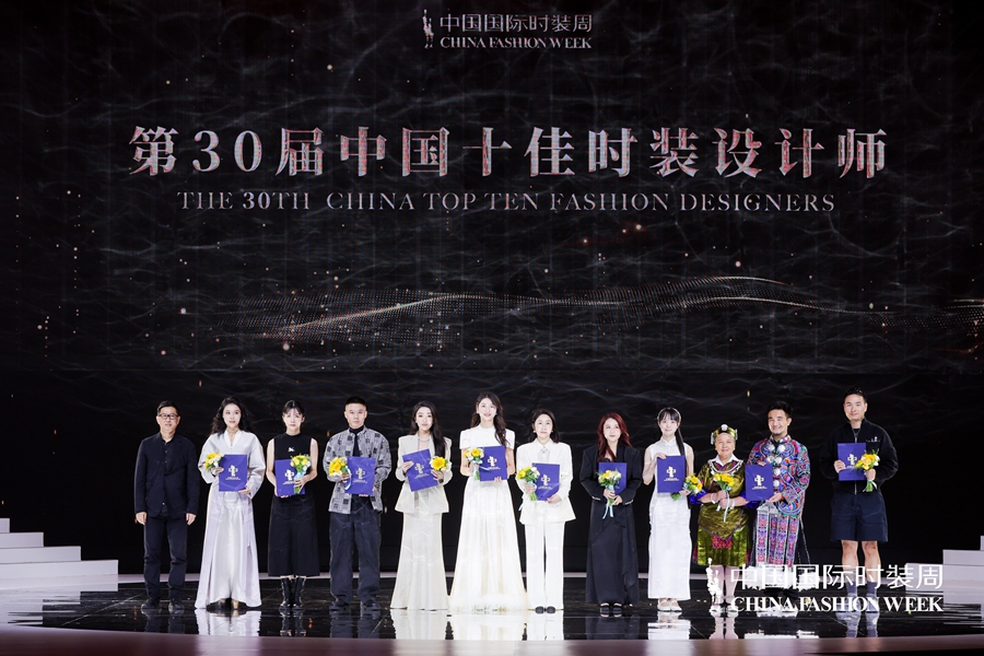 NUNUNONO张恩｜闪耀2025SS中国国际时装周斩获中国十佳时装设计师(图1)