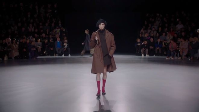 九游体育网站:巴黎时装周|Dior2024秋冬系列关于艺术人生与现实生活的一体两面(图3)