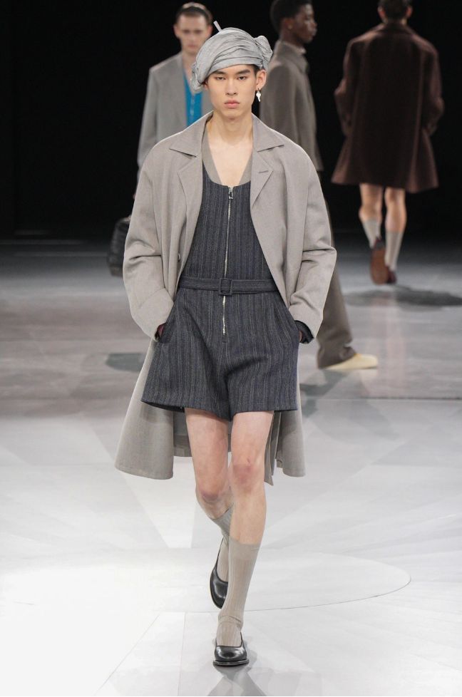九游体育网站:巴黎时装周|Dior2024秋冬系列关于艺术人生与现实生活的一体两面(图9)