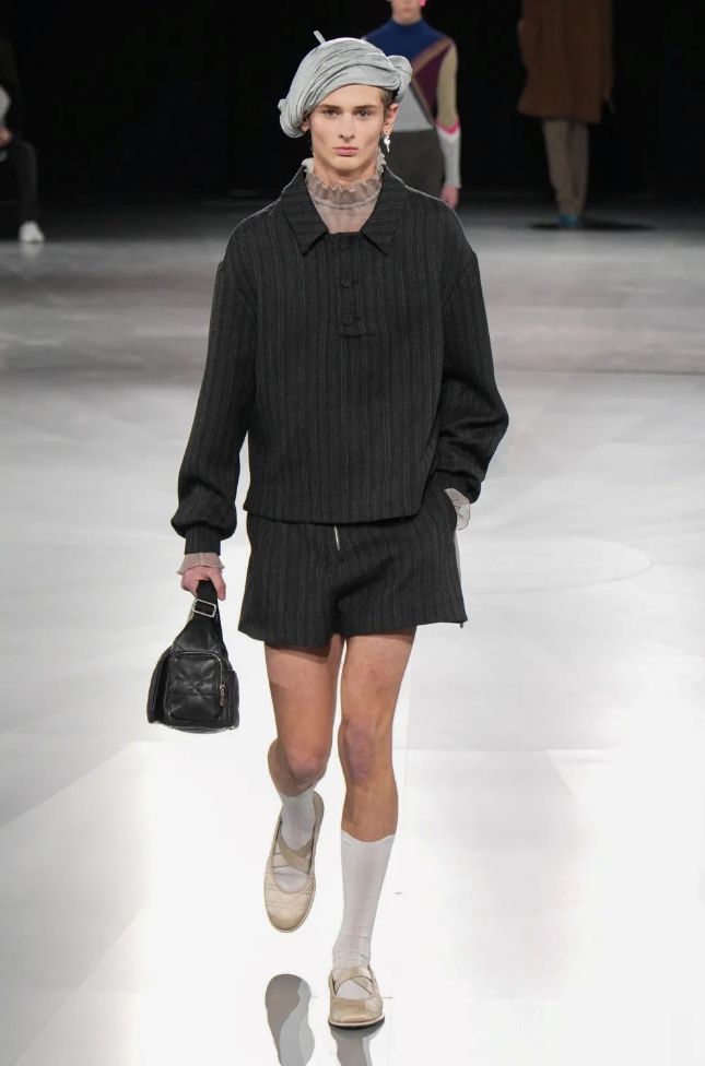 九游体育网站:巴黎时装周|Dior2024秋冬系列关于艺术人生与现实生活的一体两面(图14)