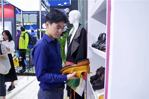 九游体育网站：时尚服装产业“流量聚集地”！中国（合肥）服装原创设计基地亮相2024世界制造业大会(图4)