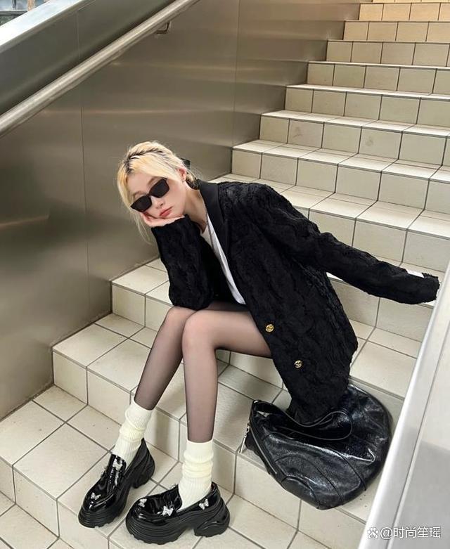 秋日西装新风尚选对鞋履时髦感瞬间升级！(图13)