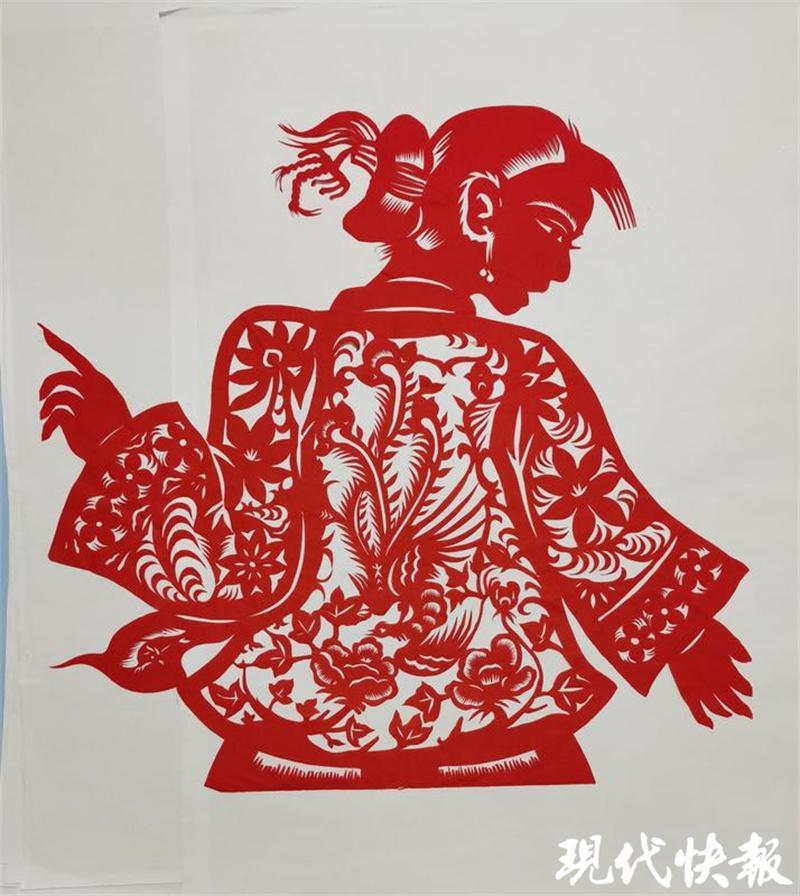 徐州姑娘着剪纸服装走秀江苏非遗获网友点赞(图5)