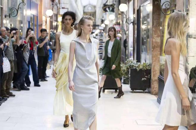 惊艳！石狮籍女性服装设计师作品亮相巴黎时装周(图1)