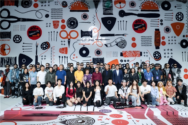 九游体育：江西服装学院2024服装设计毕业作品亮相中国国际大学生时装周(图1)