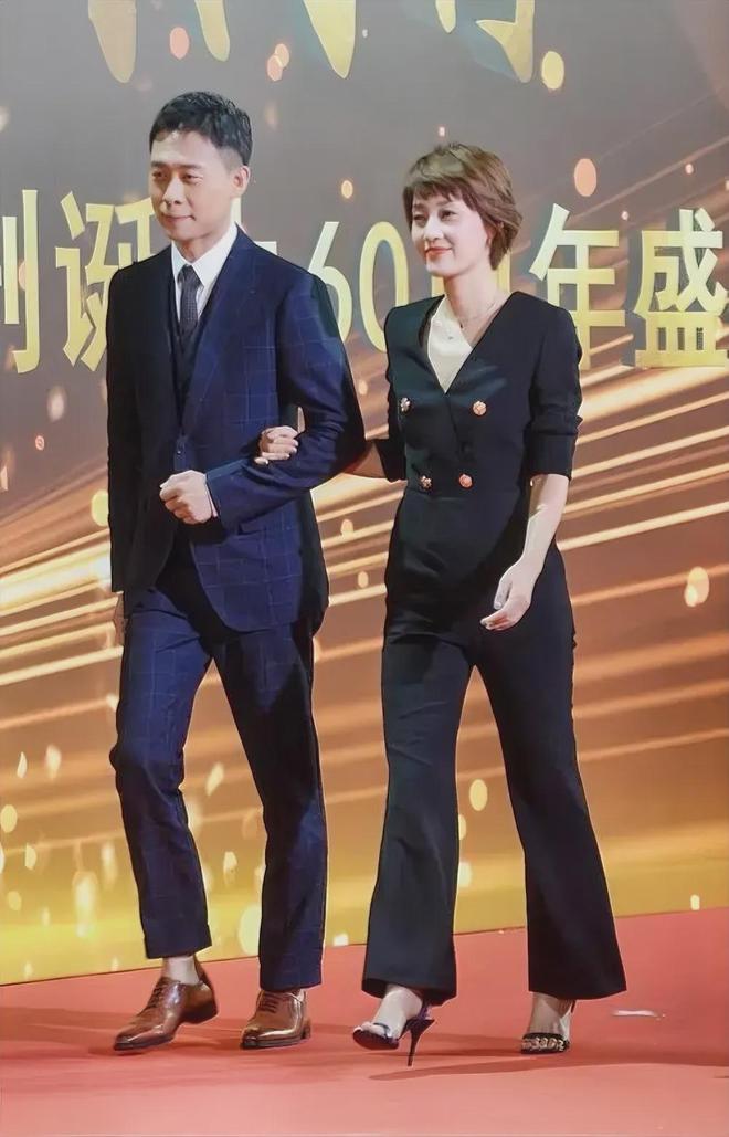 张译西装革履(图1)