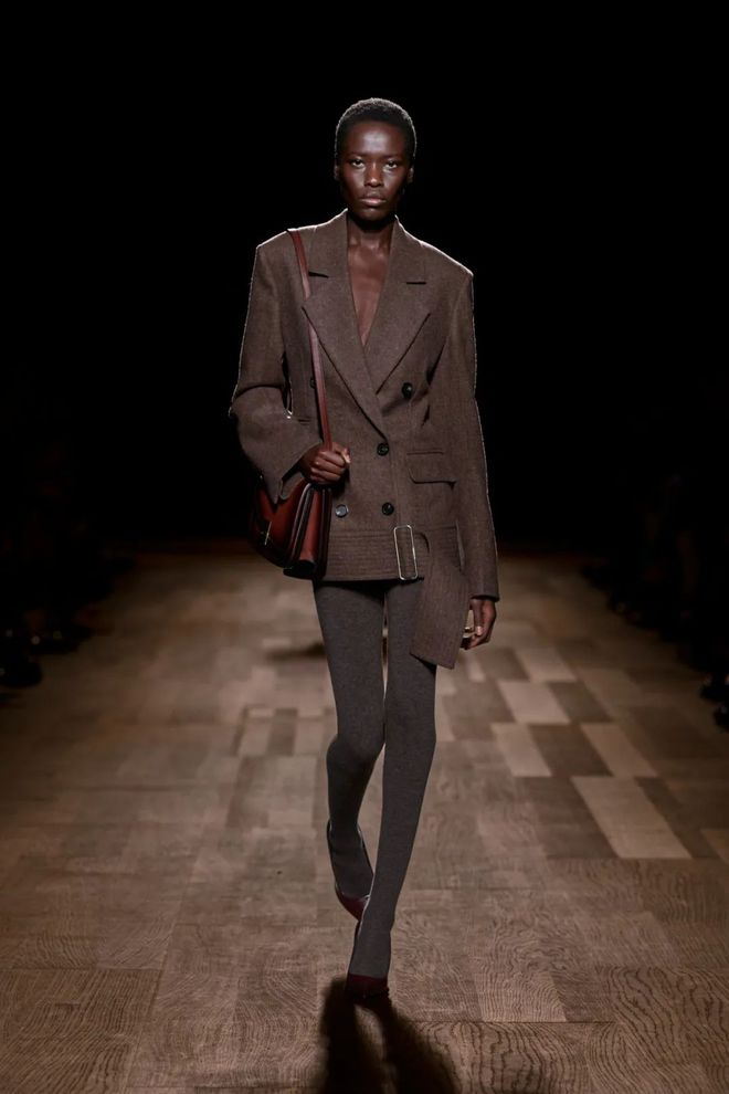 FERRAGAMO2024秋冬系列柔美沉稳(图11)