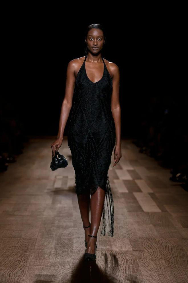 FERRAGAMO2024秋冬系列柔美沉稳(图46)