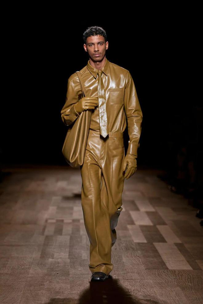 FERRAGAMO2024秋冬系列柔美沉稳(图16)