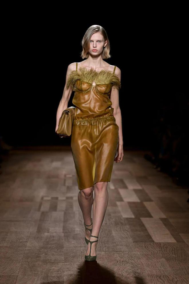 FERRAGAMO2024秋冬系列柔美沉稳(图36)