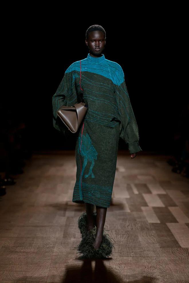 FERRAGAMO2024秋冬系列柔美沉稳(图42)